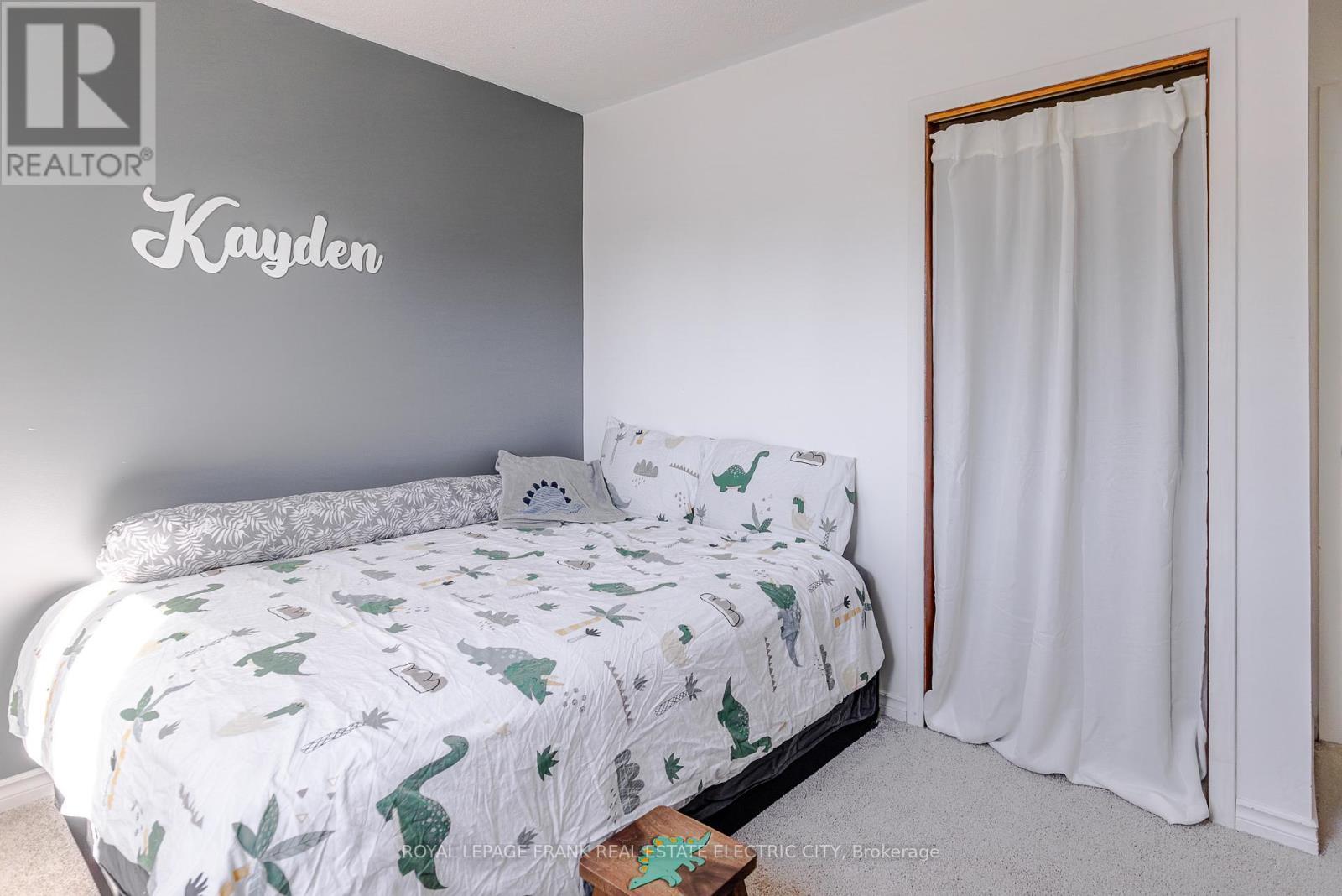 












2032 WALKER AVENUE

,
Peterborough (Ashburnham Ward 4),




Ontario
K9L1S1

