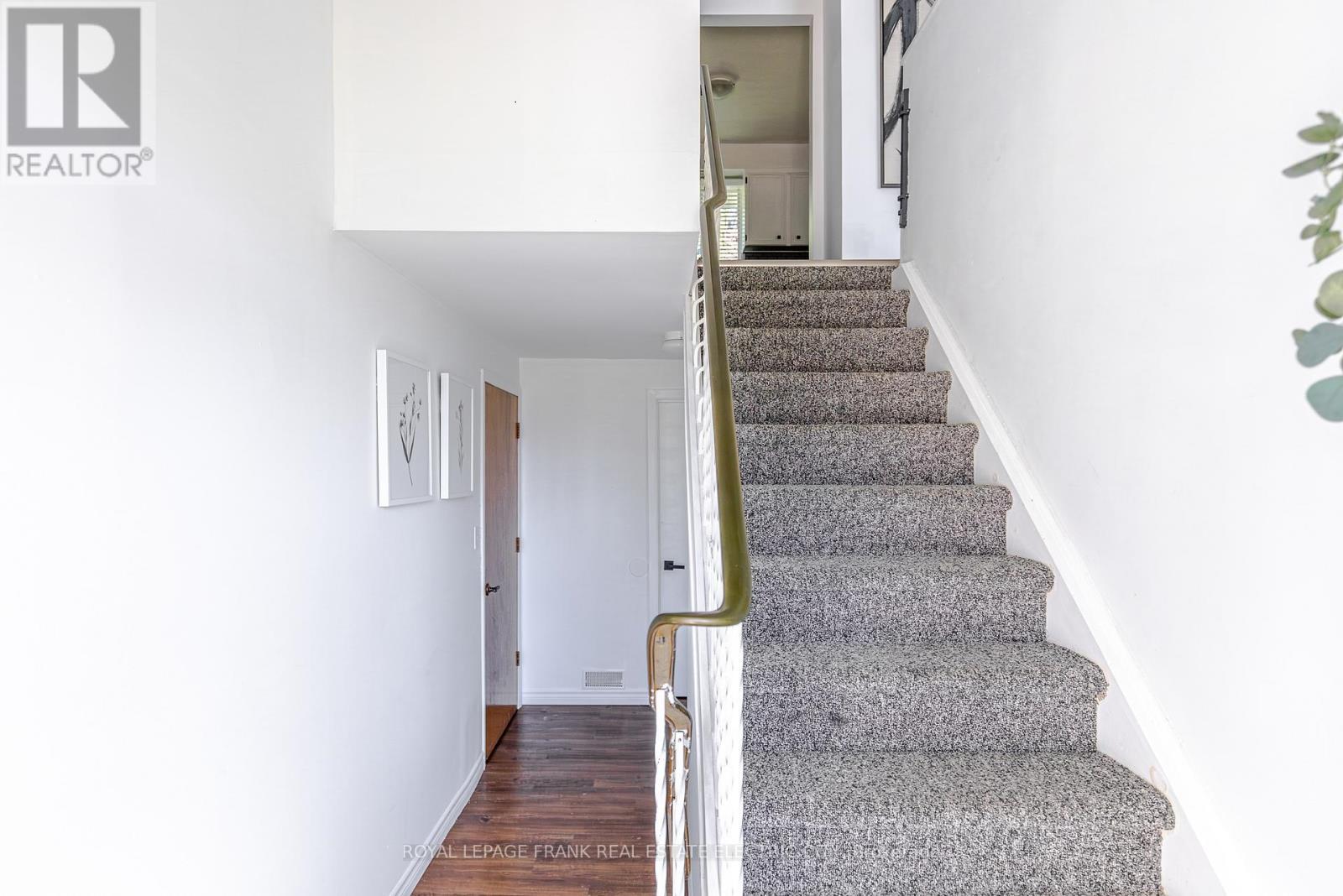 












2032 WALKER AVENUE

,
Peterborough (Ashburnham Ward 4),




Ontario
K9L1S1

