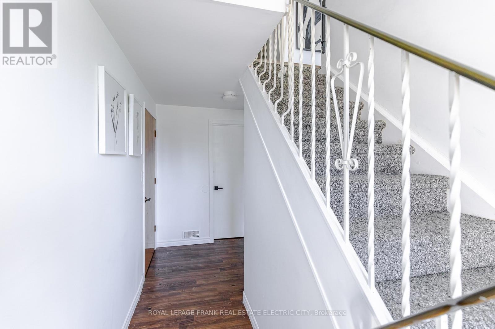 












2032 WALKER AVENUE

,
Peterborough (Ashburnham Ward 4),




Ontario
K9L1S1

