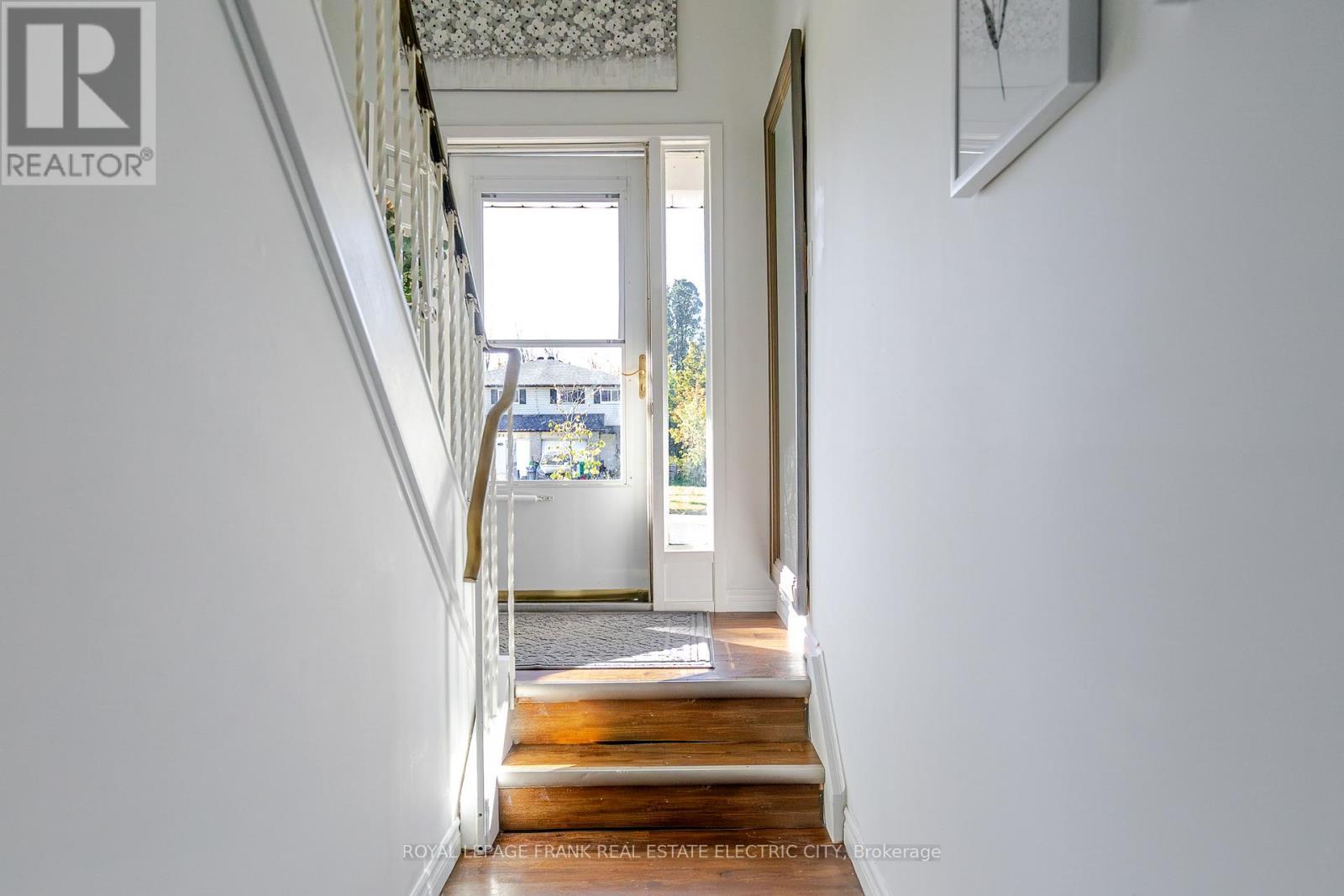 












2032 WALKER AVENUE

,
Peterborough (Ashburnham Ward 4),




Ontario
K9L1S1

