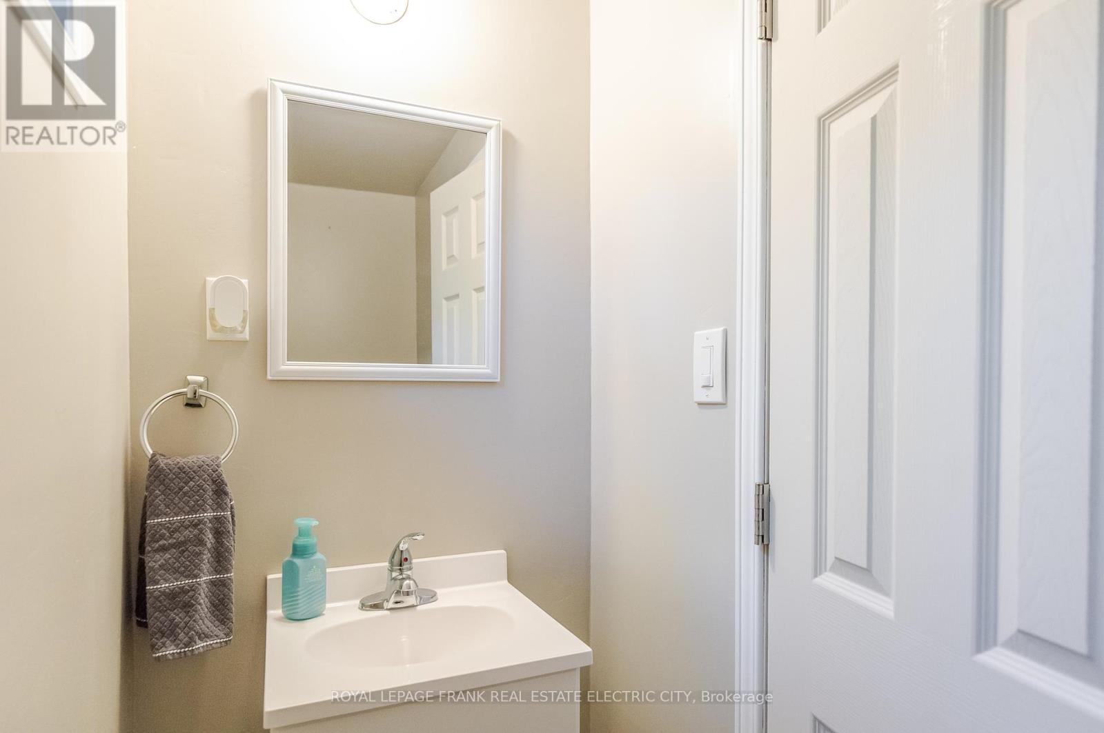 












2032 WALKER AVENUE

,
Peterborough (Ashburnham Ward 4),




Ontario
K9L1S1

