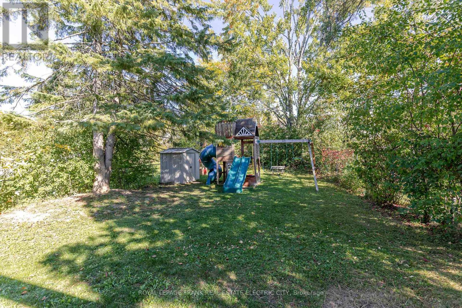 












2032 WALKER AVENUE

,
Peterborough (Ashburnham Ward 4),




Ontario
K9L1S1

