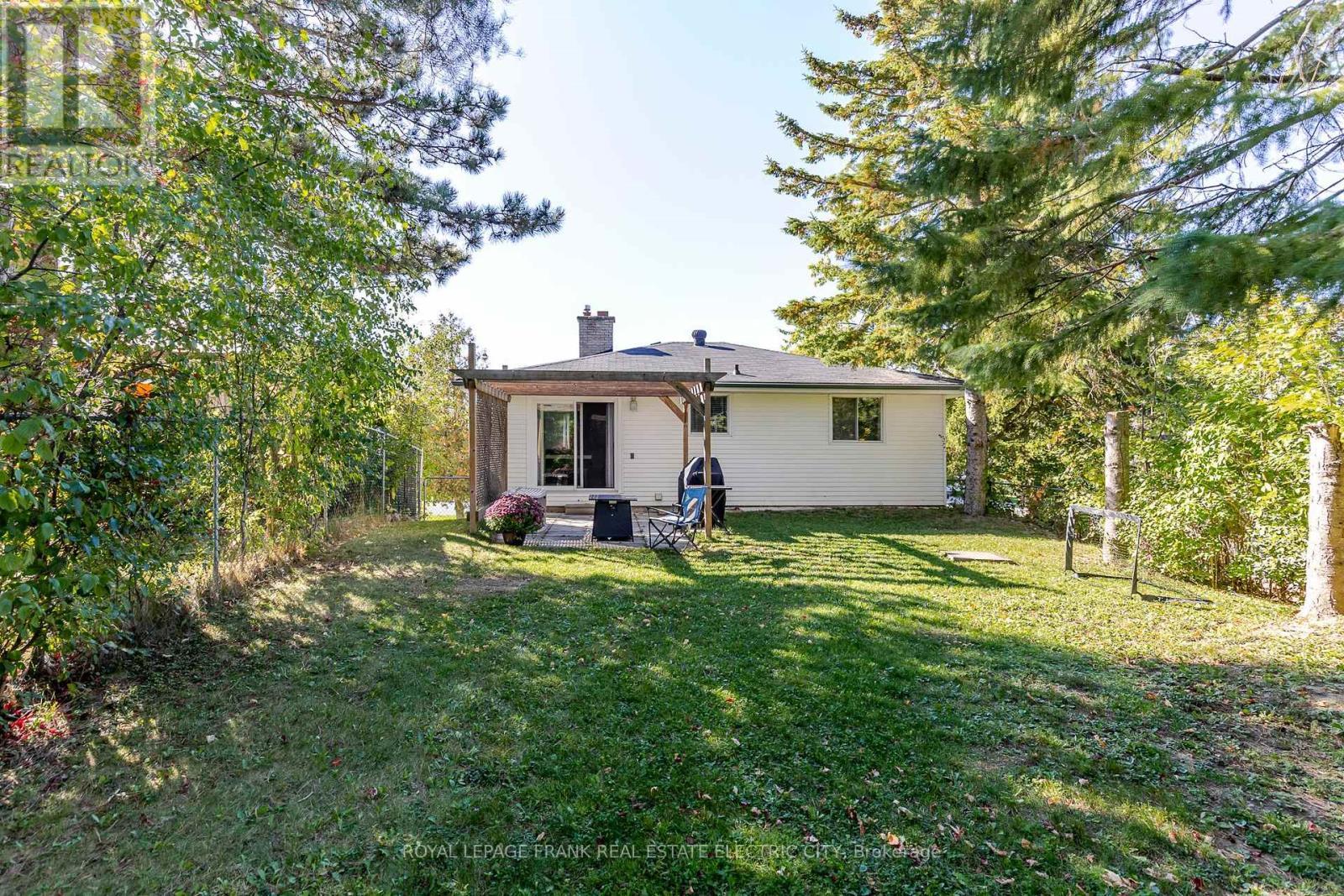 












2032 WALKER AVENUE

,
Peterborough (Ashburnham Ward 4),




Ontario
K9L1S1

