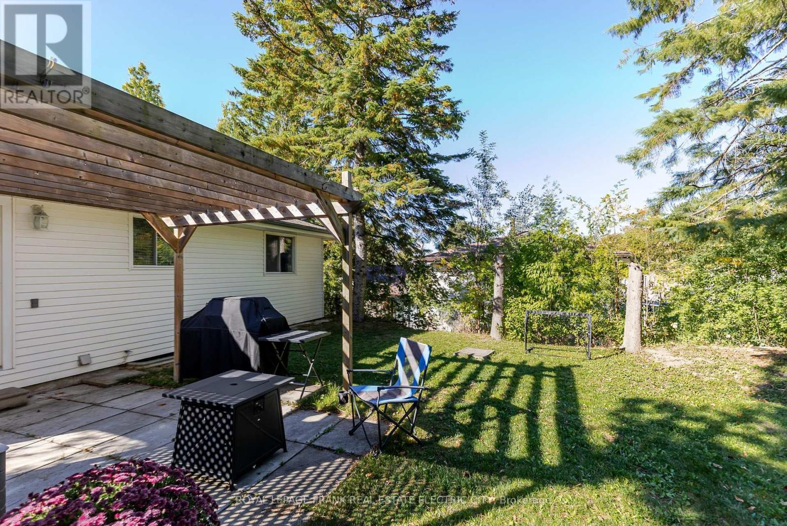 












2032 WALKER AVENUE

,
Peterborough (Ashburnham Ward 4),




Ontario
K9L1S1

