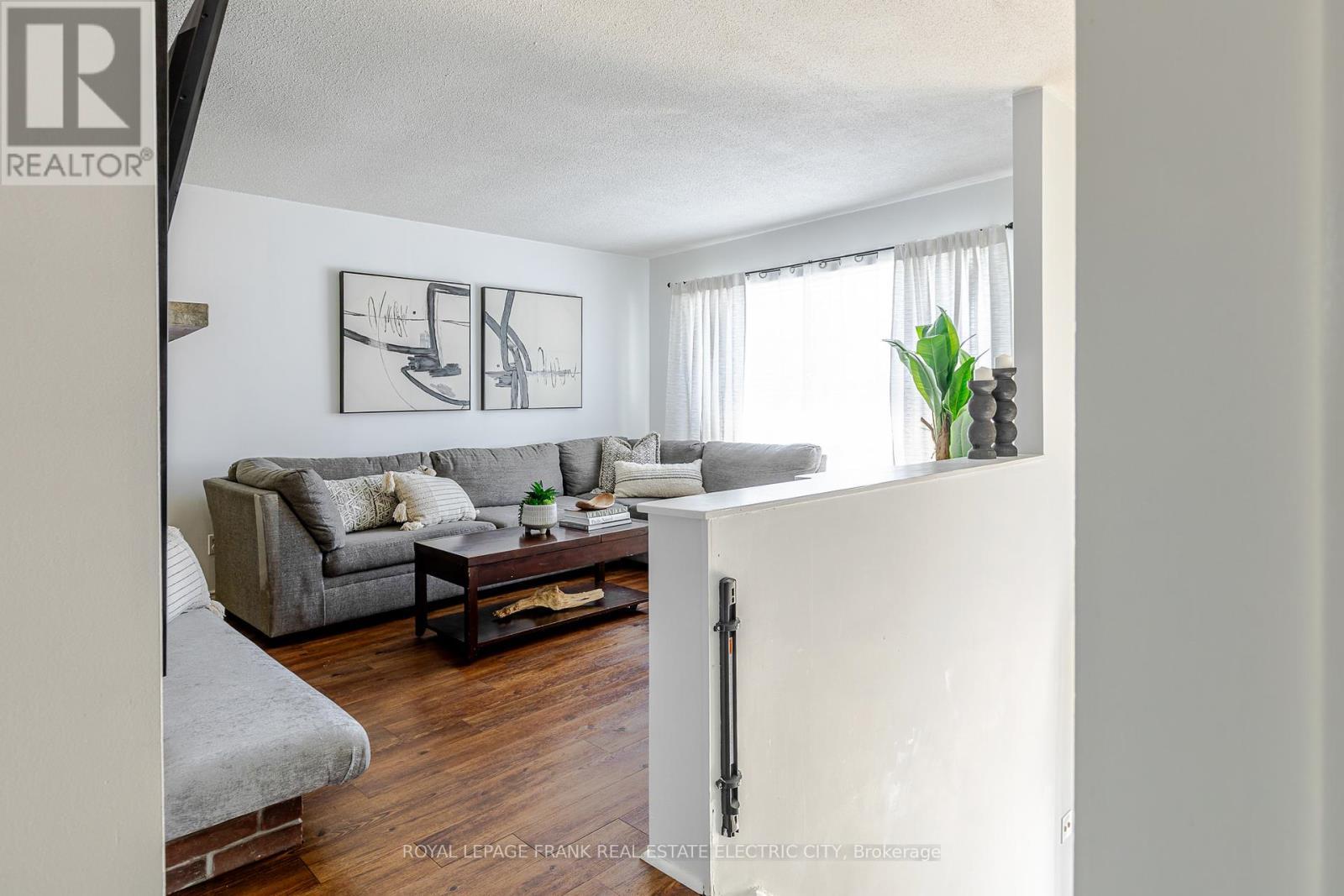 












2032 WALKER AVENUE

,
Peterborough (Ashburnham Ward 4),




Ontario
K9L1S1

