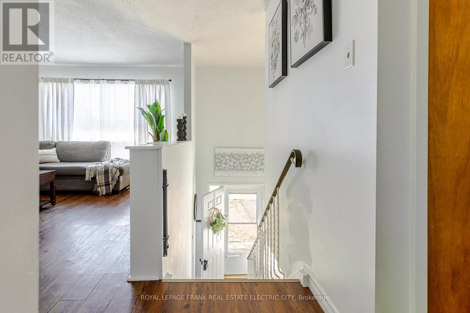












2032 WALKER AVENUE

,
Peterborough (Ashburnham Ward 4),




Ontario
K9L1S1

