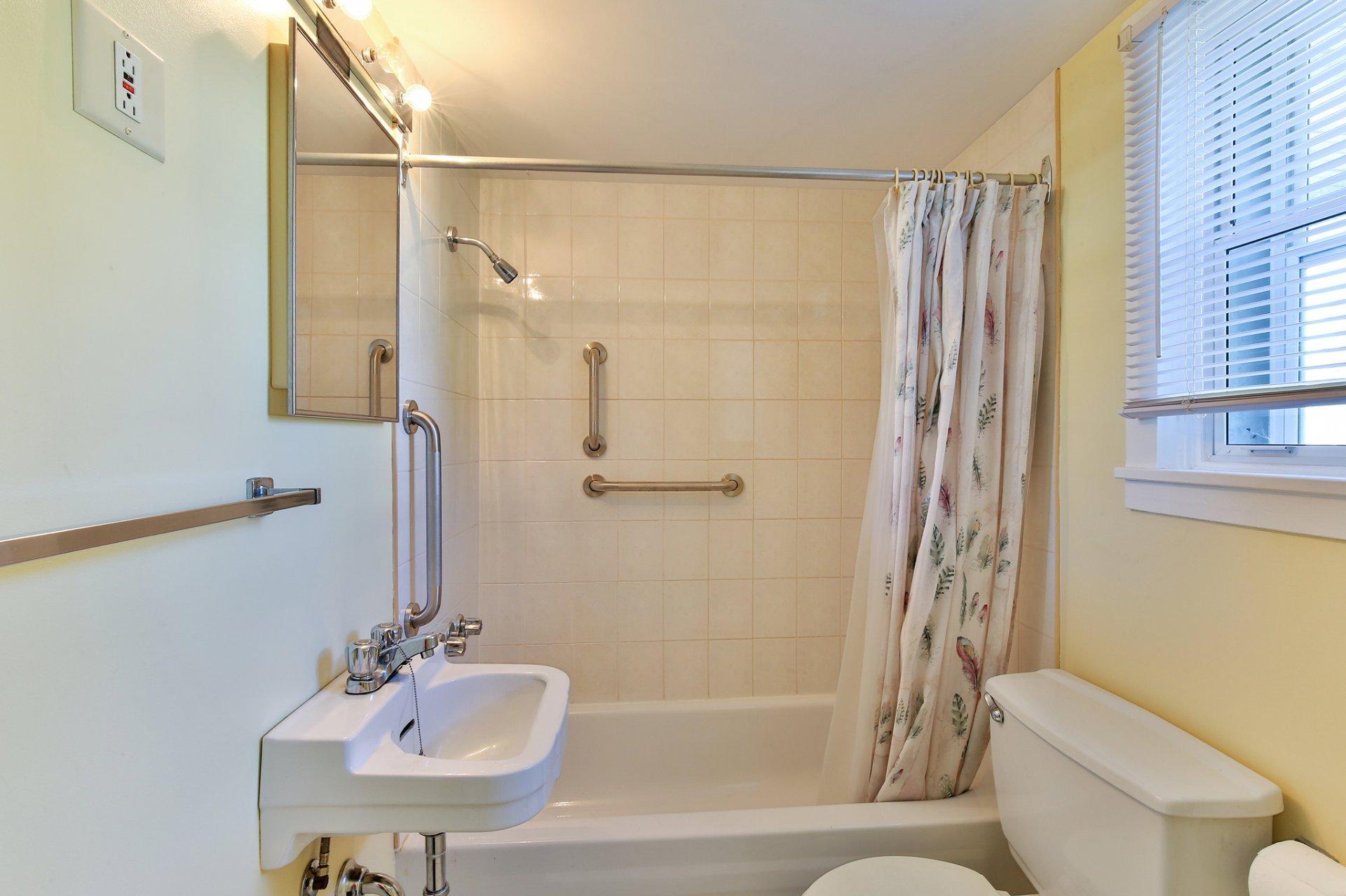 









14

 - 14B


Rue Élisabeth

,
Bedford - Ville,




QC
J0J1A0

