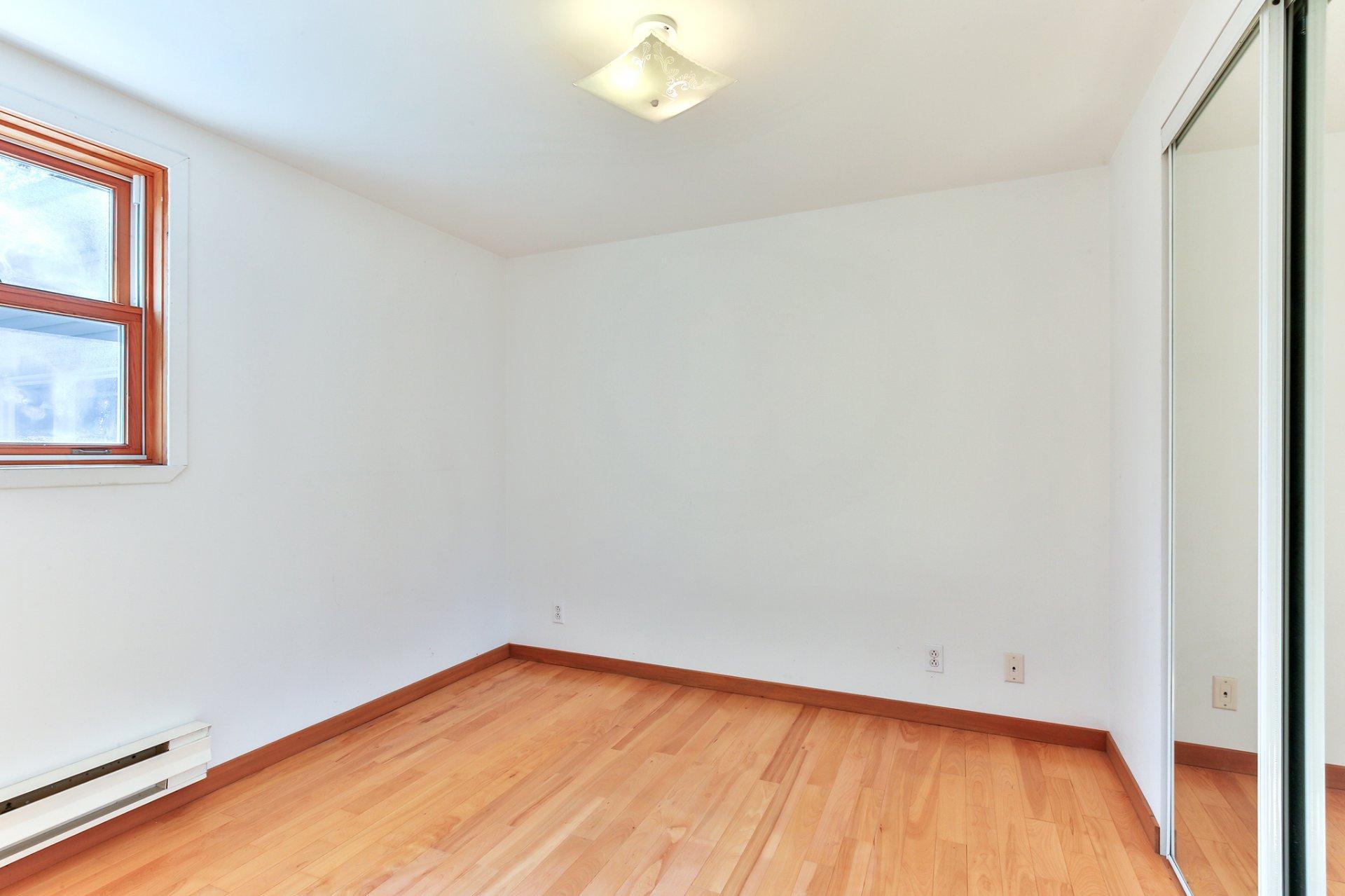 









14

 - 14B


Rue Élisabeth

,
Bedford - Ville,




QC
J0J1A0

