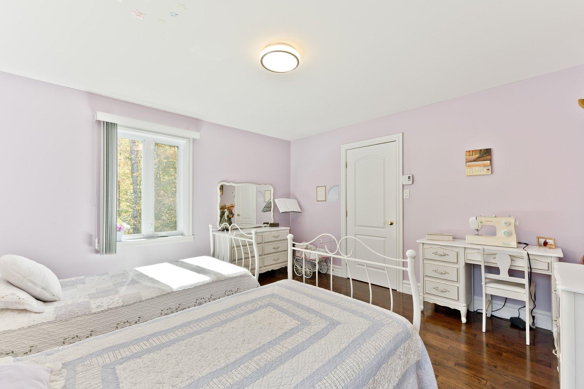 









24


Ch. du Soleil-Levant

,
Bolton-Est,




QC
J0E1G0

