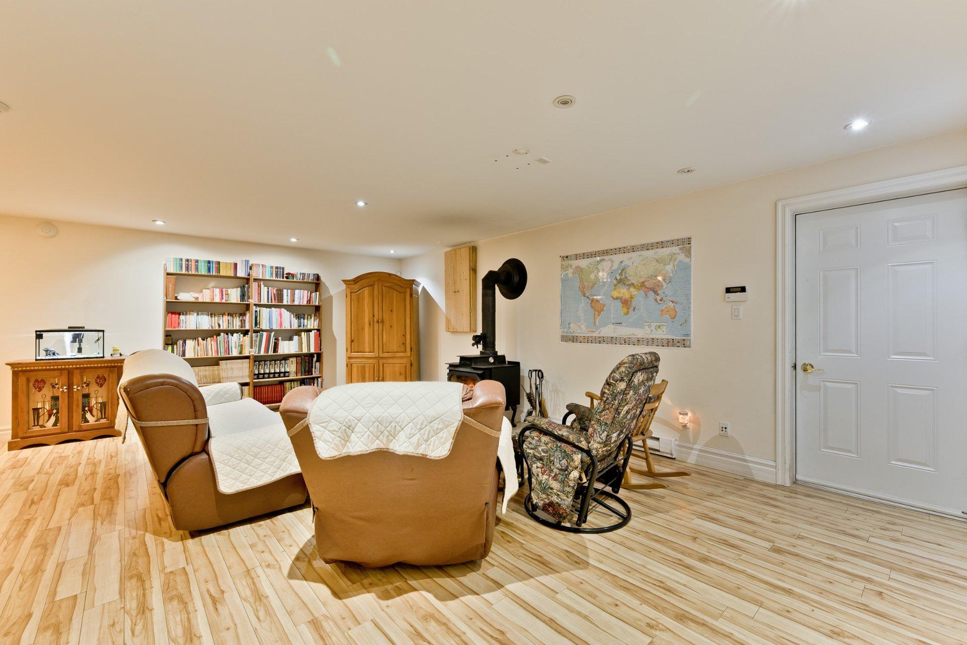









24


Ch. du Soleil-Levant

,
Bolton-Est,




QC
J0E1G0

