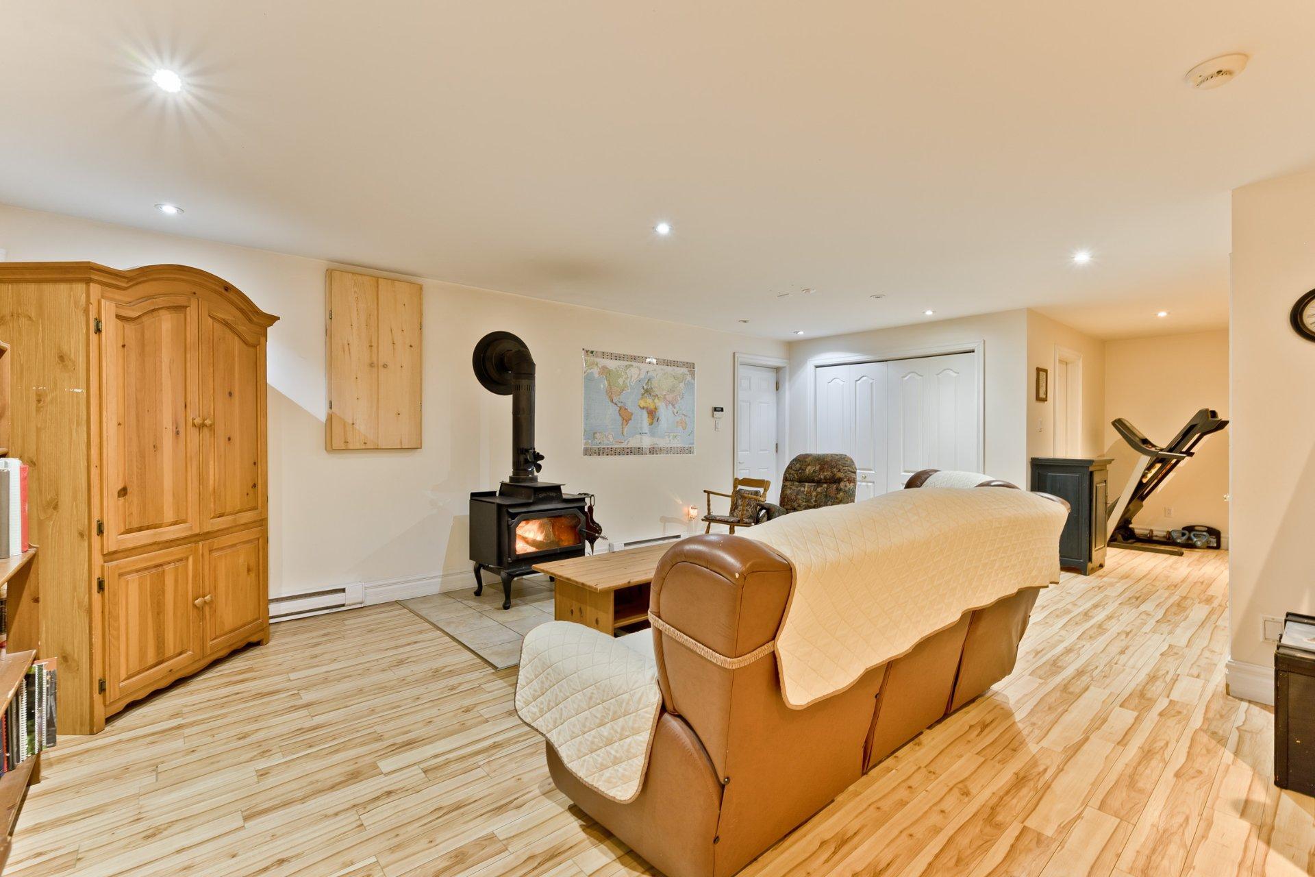 









24


Ch. du Soleil-Levant

,
Bolton-Est,




QC
J0E1G0

