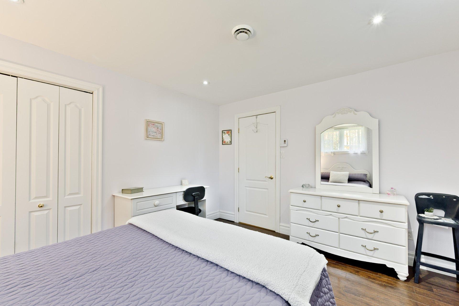 









24


Ch. du Soleil-Levant

,
Bolton-Est,




QC
J0E1G0

