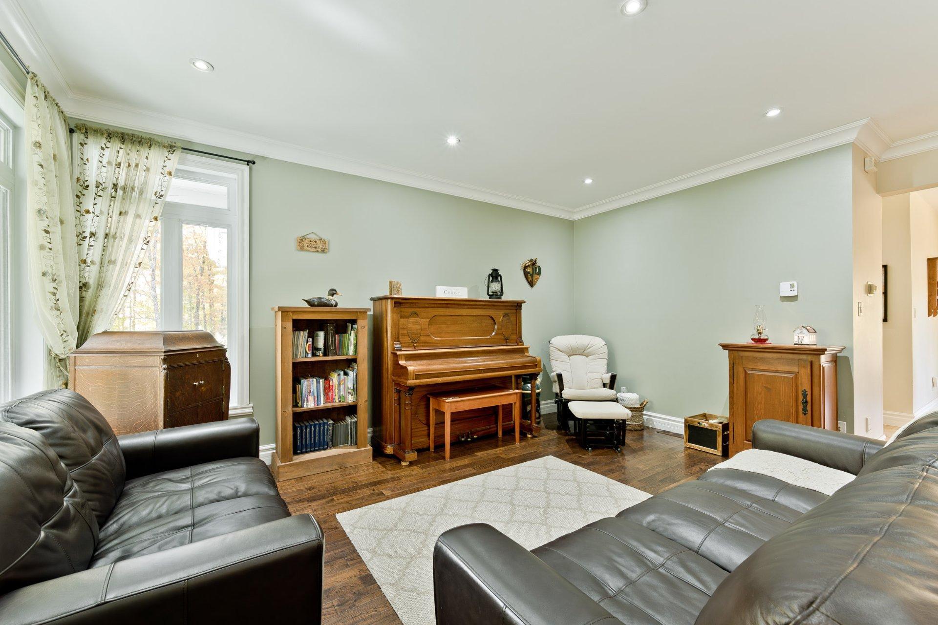 









24


Ch. du Soleil-Levant

,
Bolton-Est,




QC
J0E1G0

