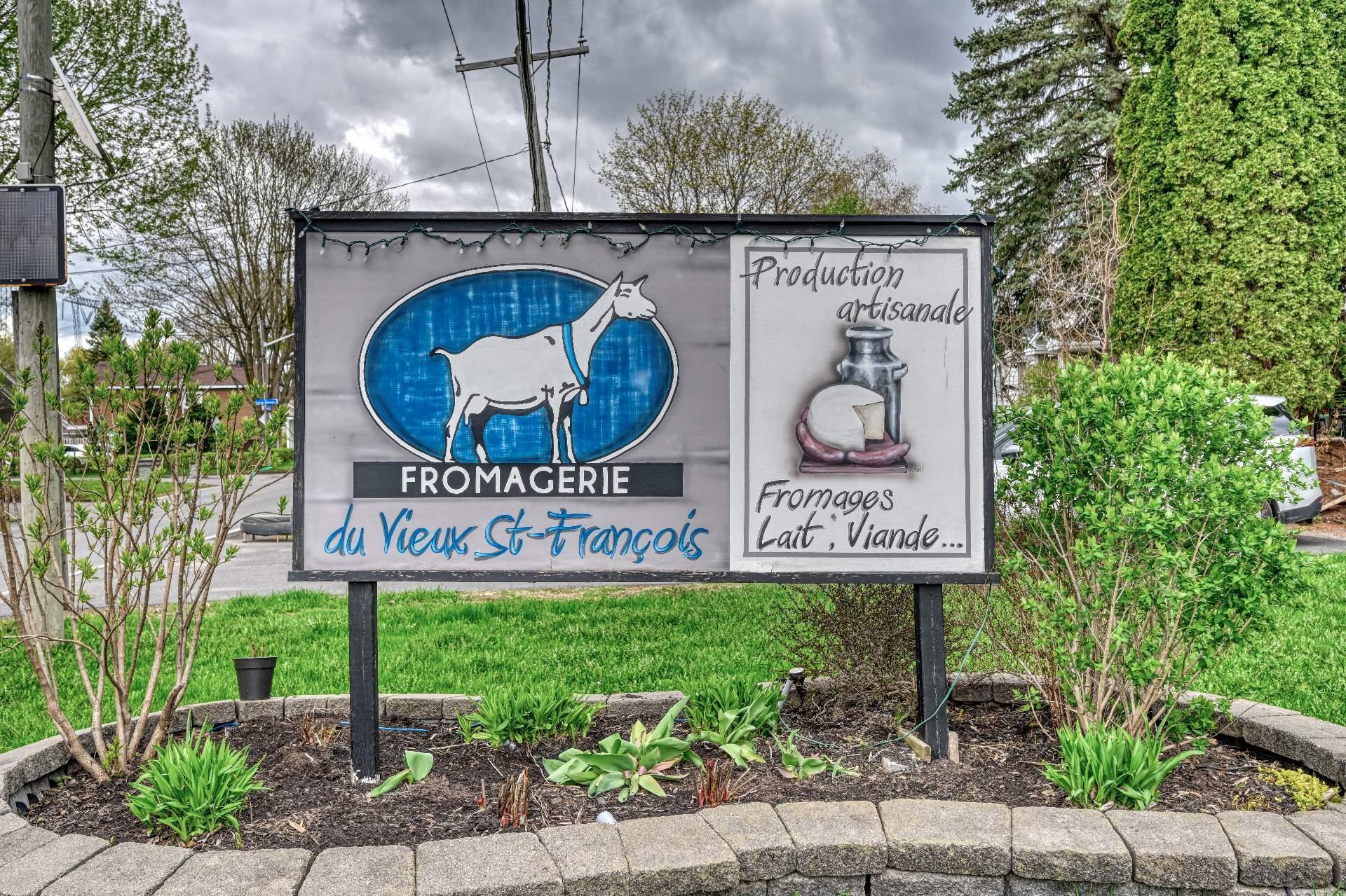 









4700

 - 4740


Boul. des Mille-Îles

,
Laval (Auteuil),




QC
H7J1A1

