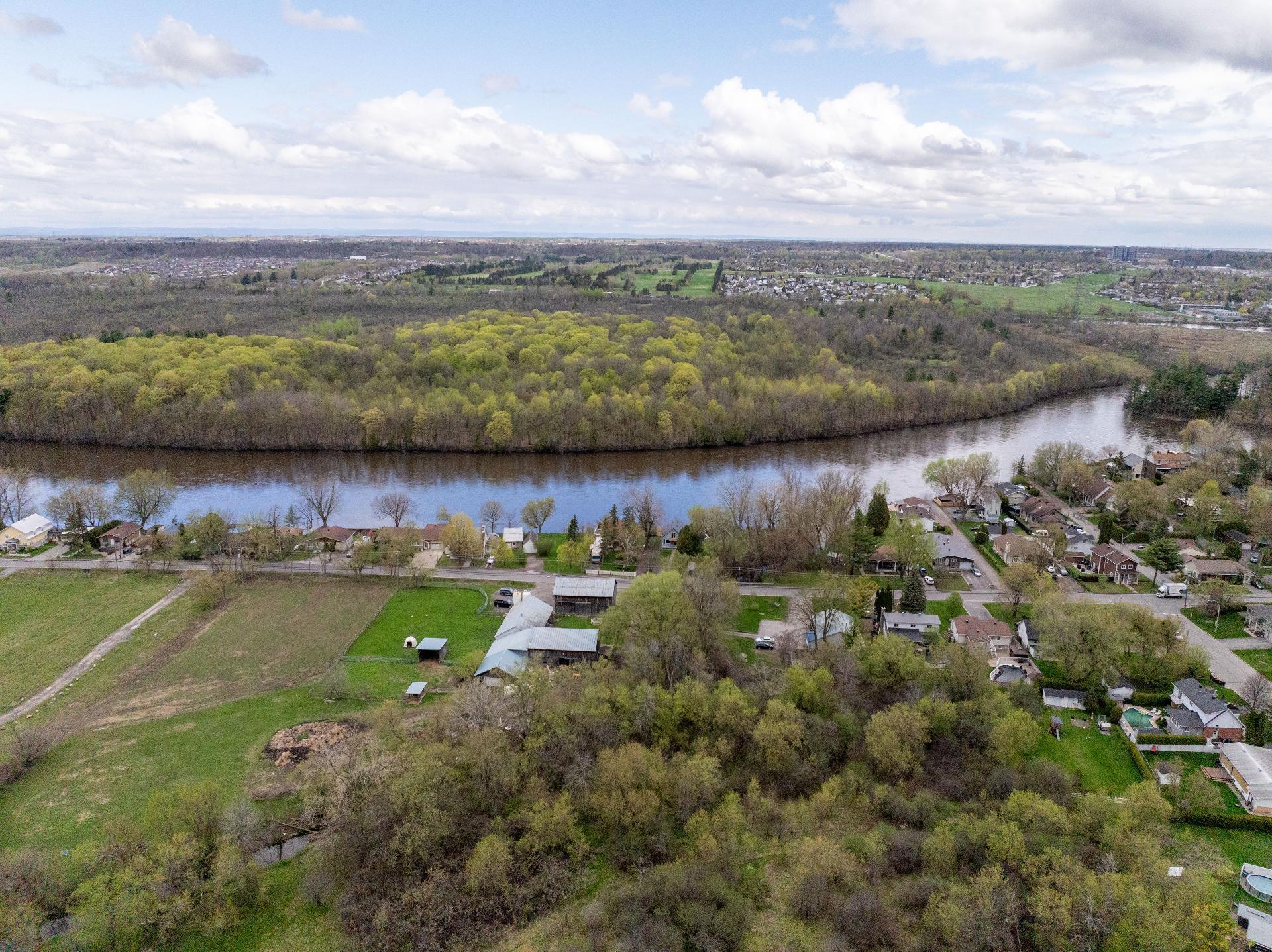 









4700

 - 4740


Boul. des Mille-Îles

,
Laval (Auteuil),




QC
H7J1A1

