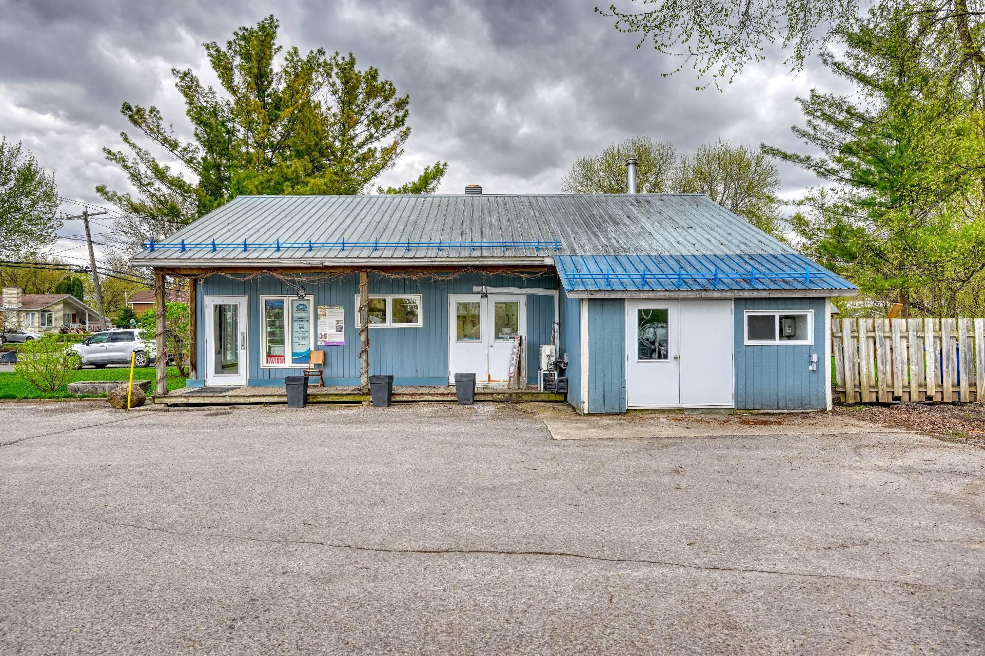 









4700

 - 4740


Boul. des Mille-Îles

,
Laval (Auteuil),




QC
H7J1A1

