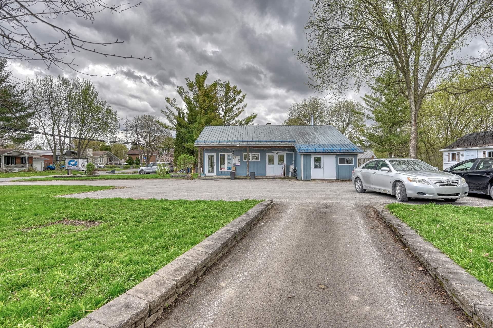 









4700

 - 4740


Boul. des Mille-Îles

,
Laval (Auteuil),




QC
H7J1A1

