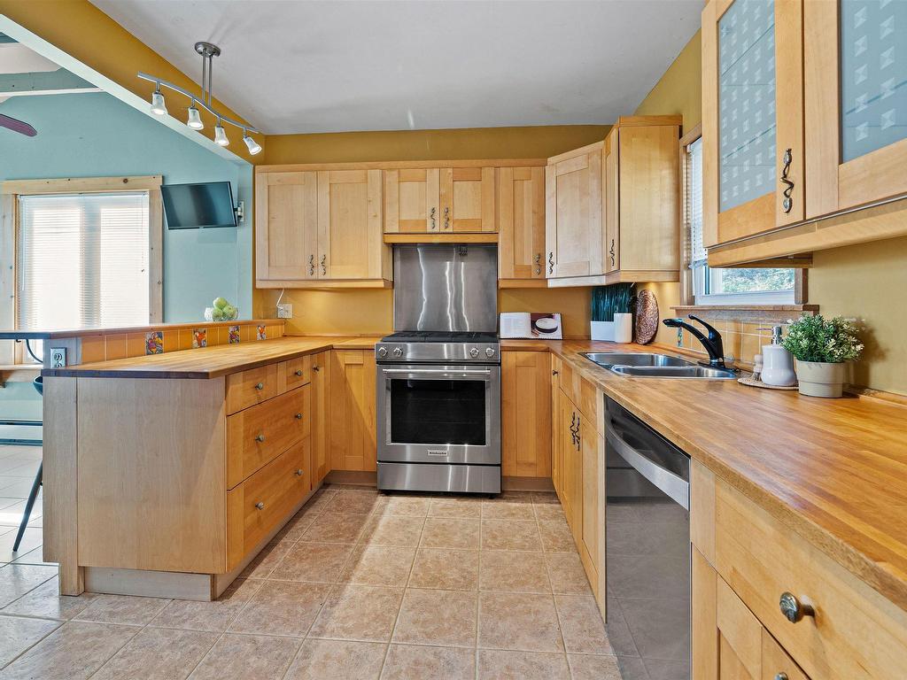 












664 Ketch Harbour Road

,
Portuguese Cove,




NS
B3V 1K2

