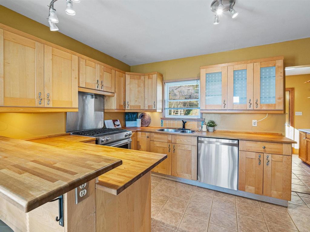 












664 Ketch Harbour Road

,
Portuguese Cove,




NS
B3V 1K2

