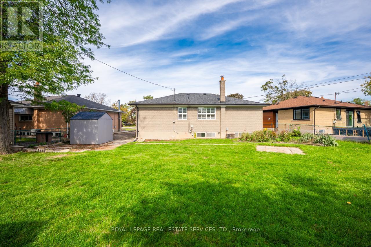












340 LEONARD STREET

,
Caledon,




Ontario
L7E4Y7

