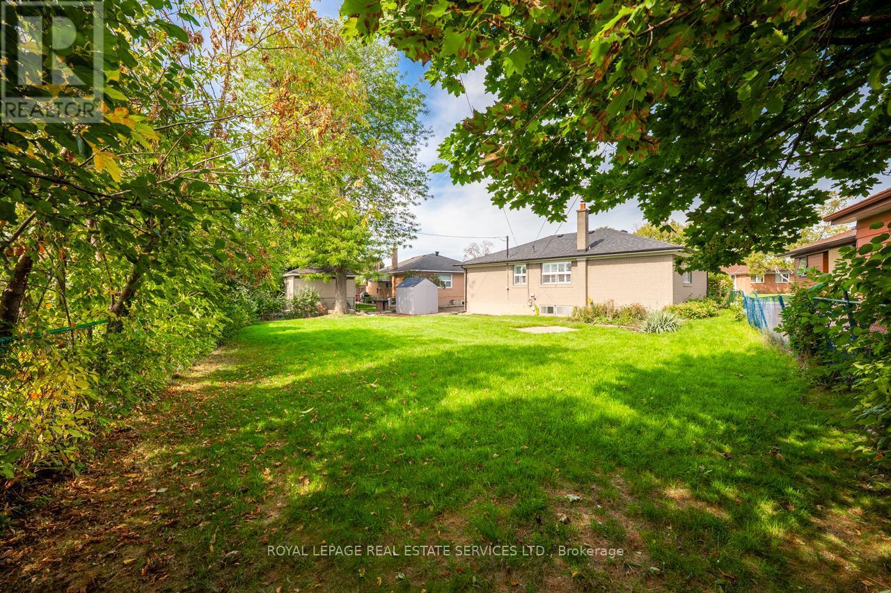 












340 LEONARD STREET

,
Caledon,




Ontario
L7E4Y7

