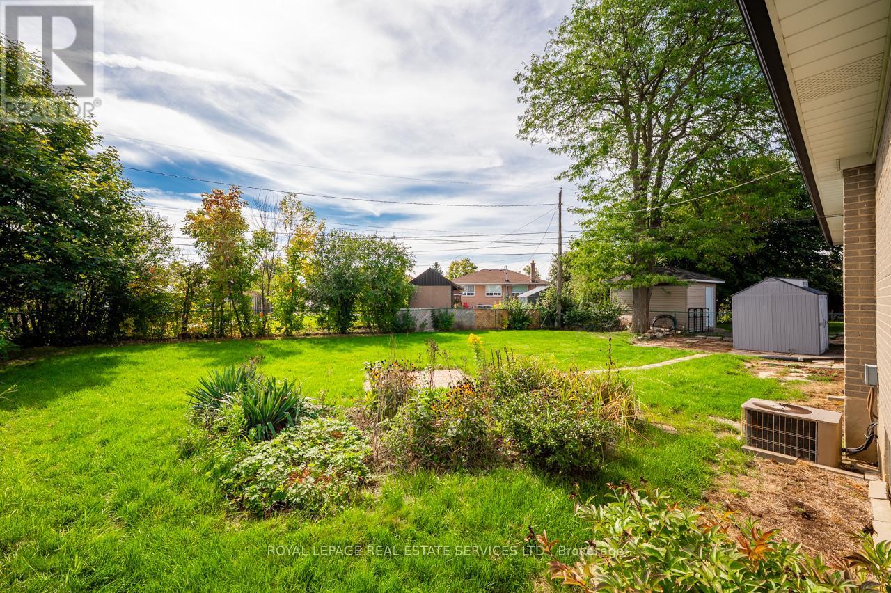 












340 LEONARD STREET

,
Caledon,




Ontario
L7E4Y7

