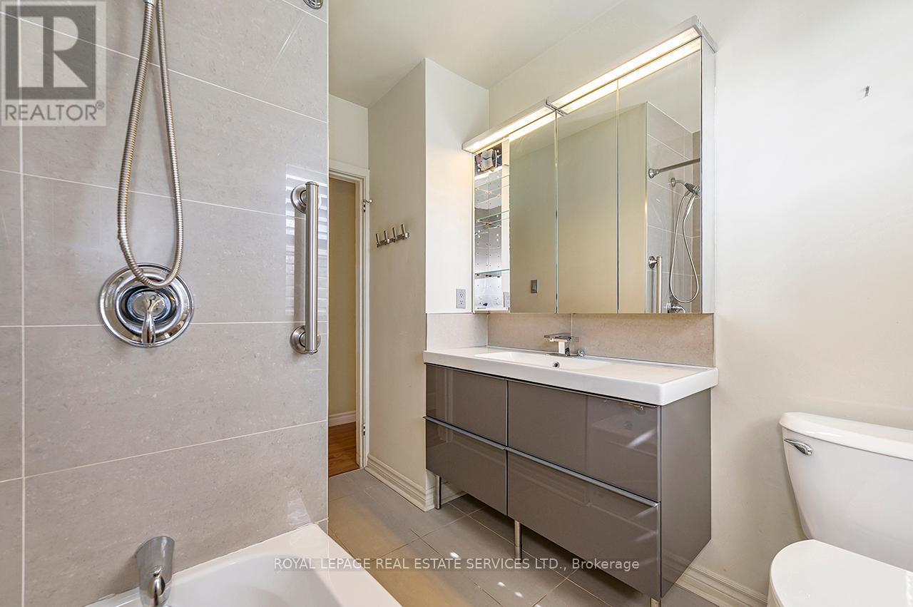 












340 LEONARD STREET

,
Caledon,




Ontario
L7E4Y7

