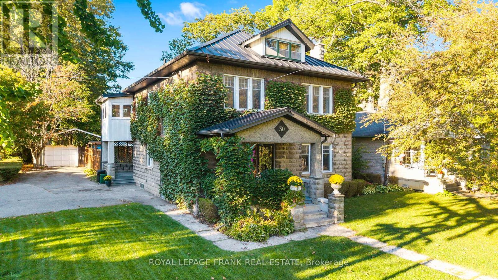 












30 LOWE STREET

,
Clarington (Bowmanville),




Ontario
L1C1X5

