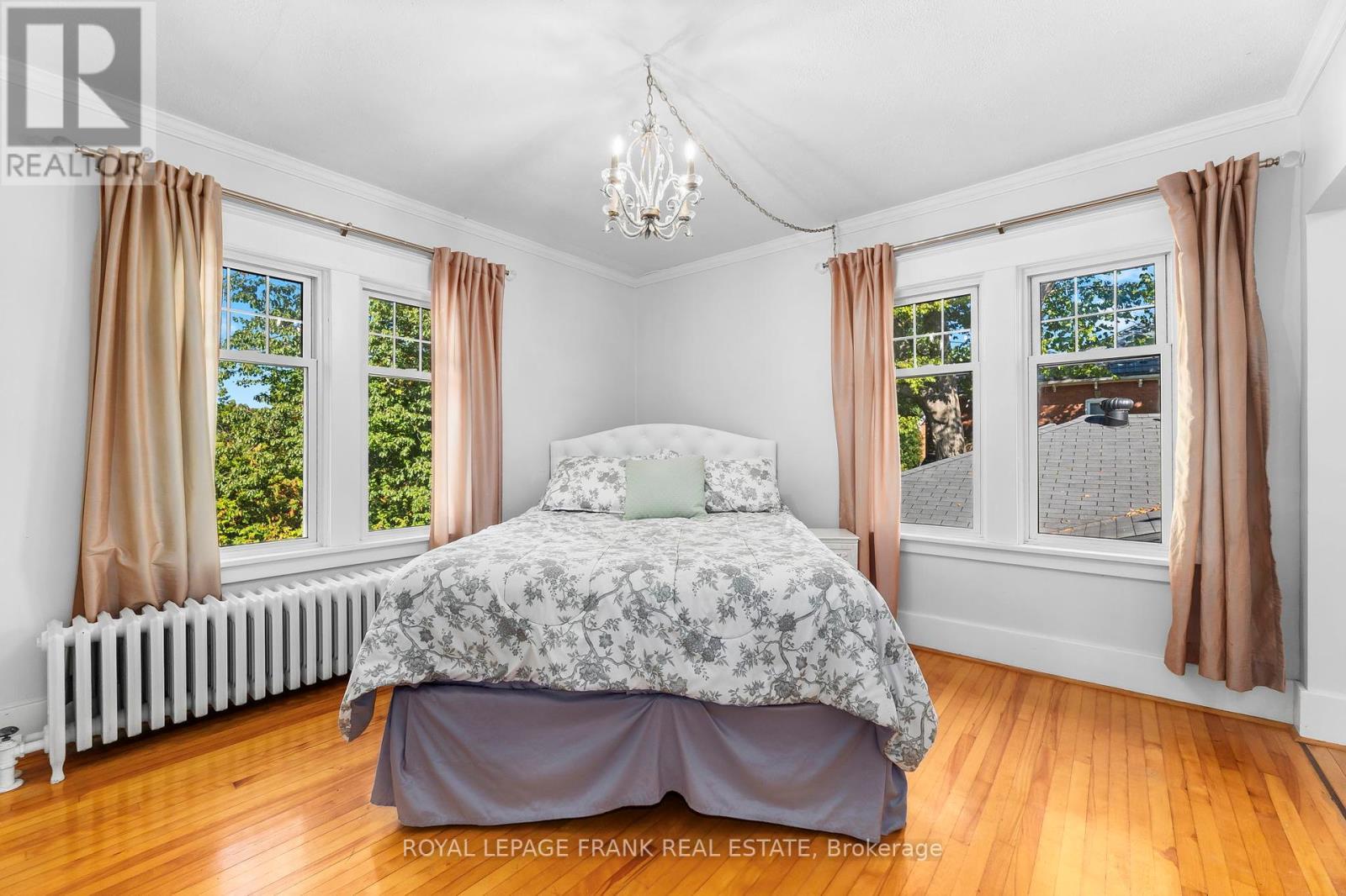 












30 LOWE STREET

,
Clarington (Bowmanville),




Ontario
L1C1X5


