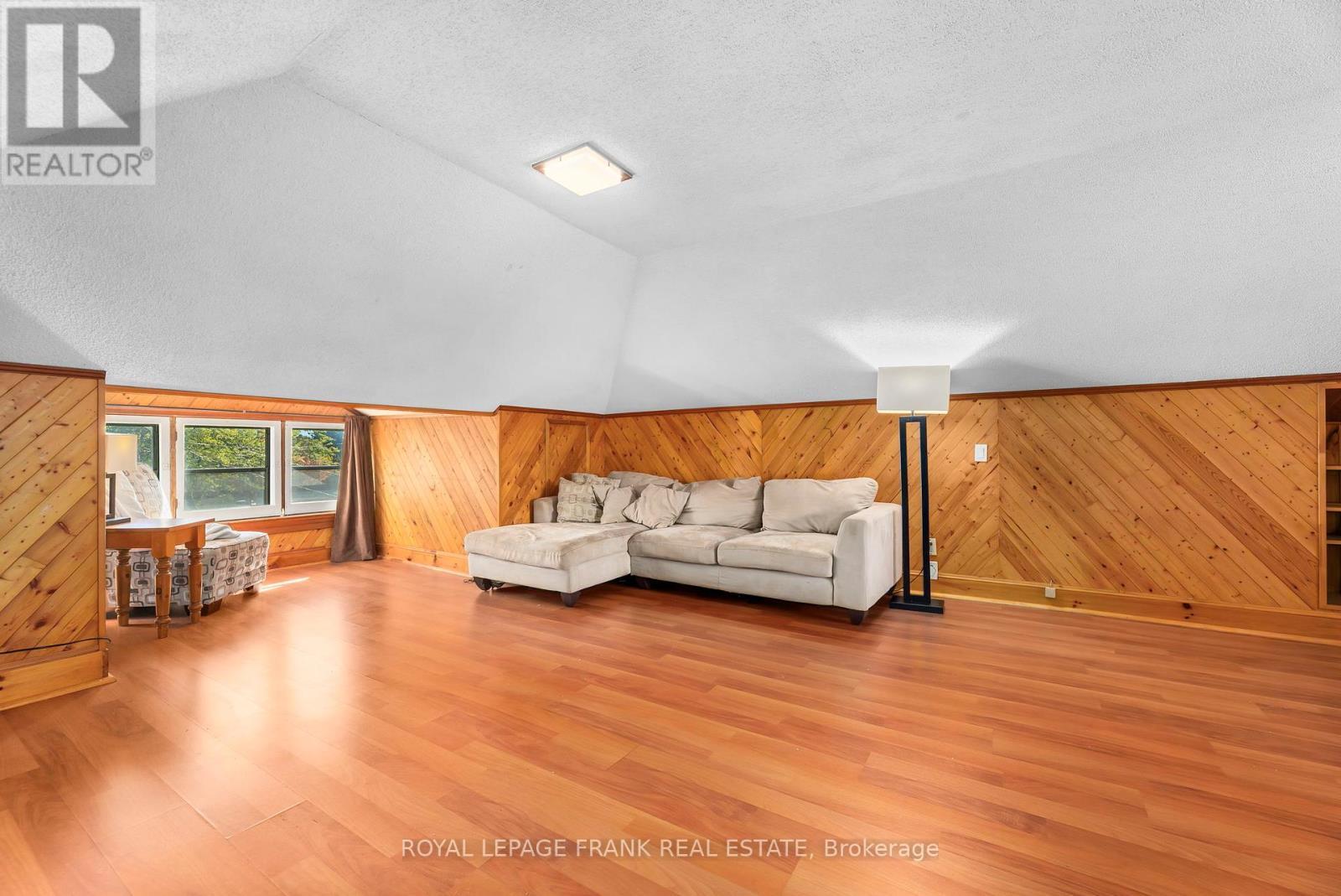 












30 LOWE STREET

,
Clarington (Bowmanville),




Ontario
L1C1X5

