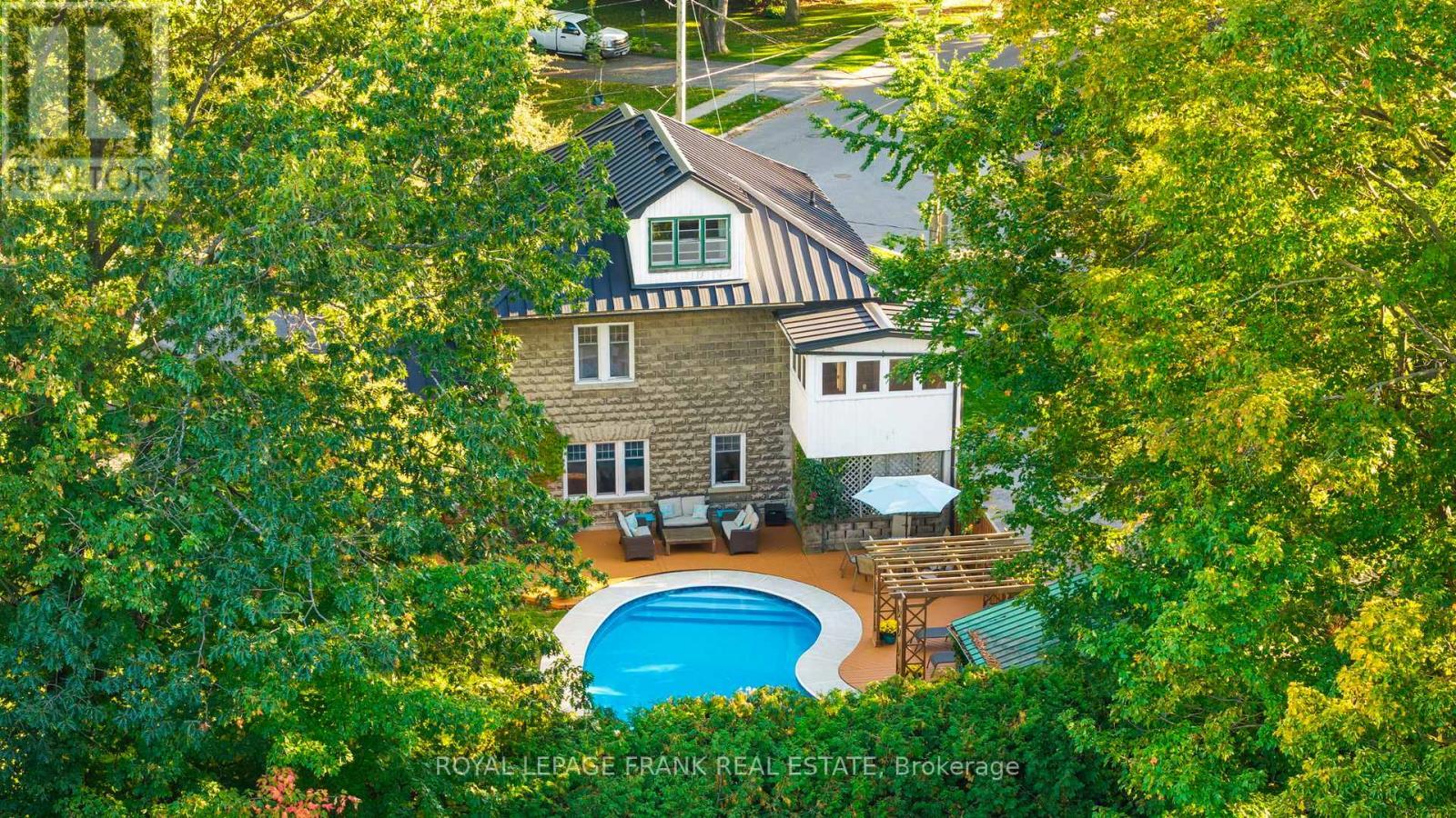 












30 LOWE STREET

,
Clarington (Bowmanville),




Ontario
L1C1X5

