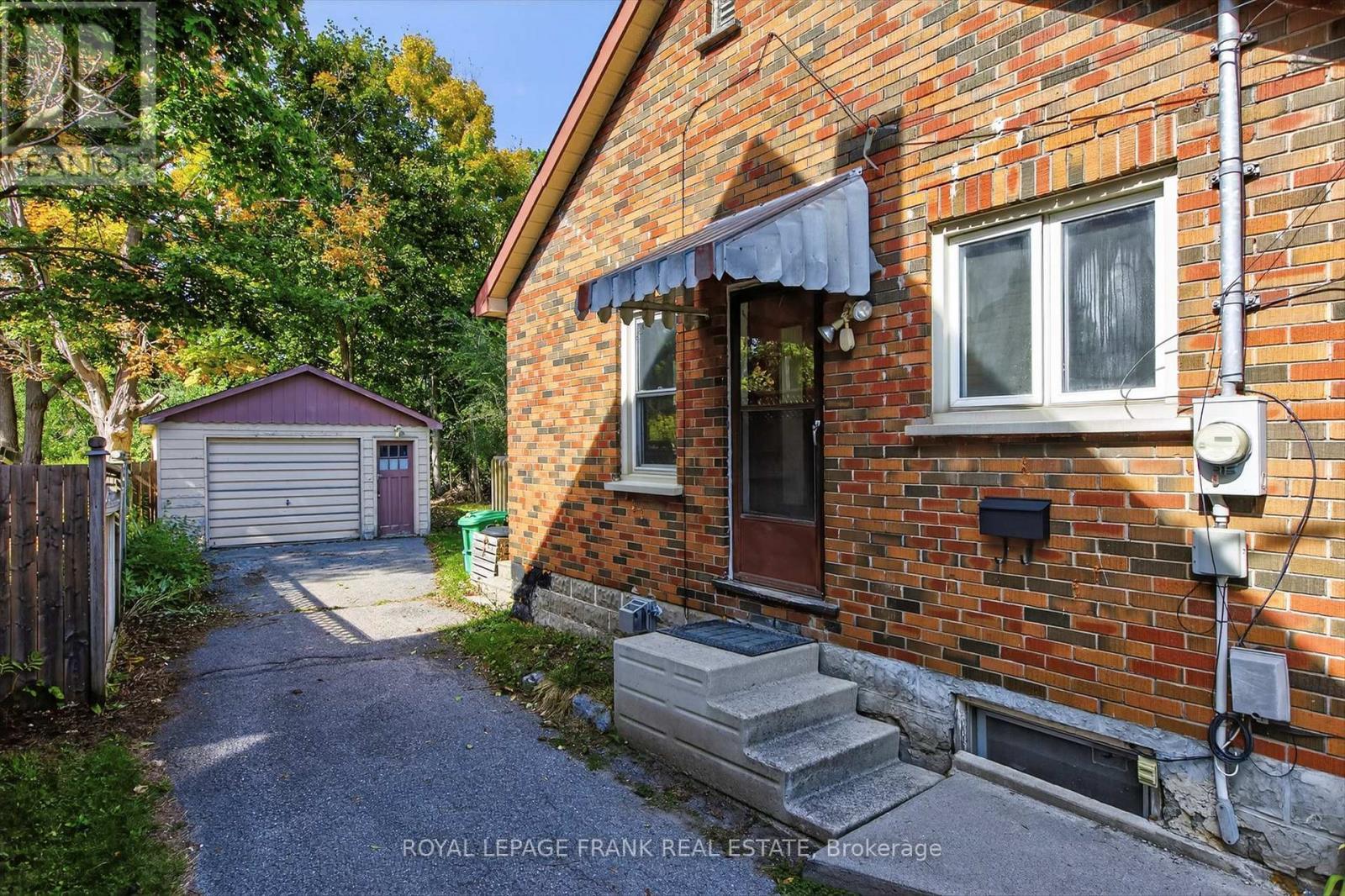 












859 GEORGE STREET N

,
Peterborough (Northcrest Ward 5),




Ontario
K9H3T6

