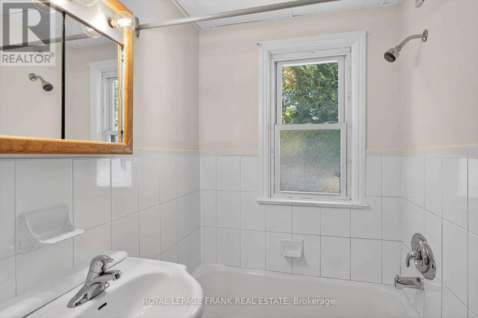 












859 GEORGE STREET N

,
Peterborough (Northcrest Ward 5),




Ontario
K9H3T6

