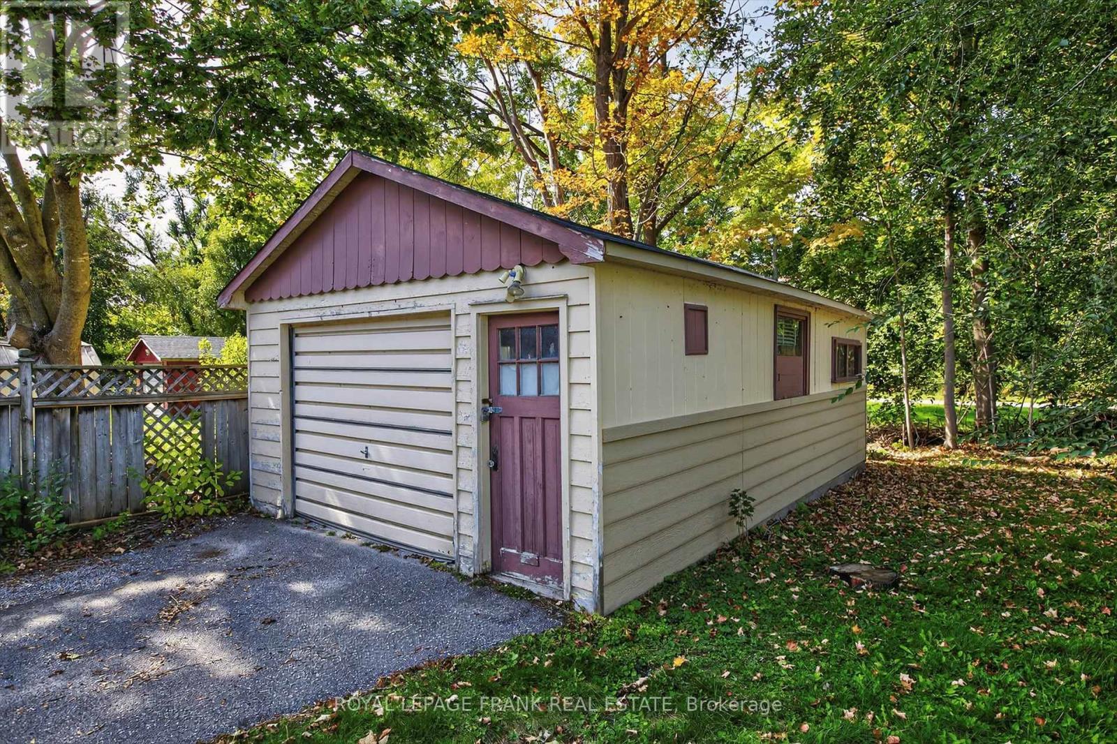 












859 GEORGE STREET N

,
Peterborough (Northcrest Ward 5),




Ontario
K9H3T6

