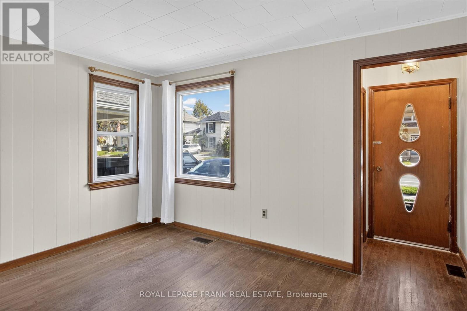 












859 GEORGE STREET N

,
Peterborough (Northcrest Ward 5),




Ontario
K9H3T6

