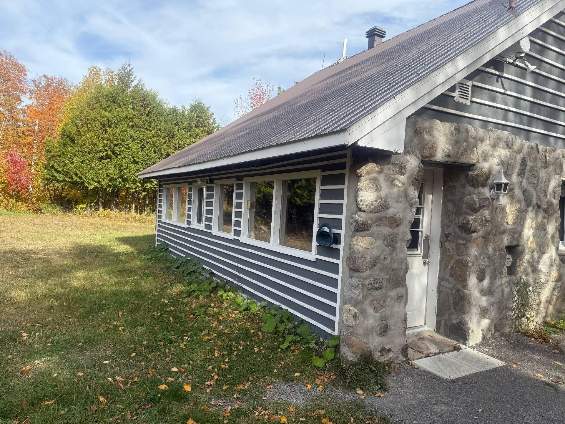 









588


Ch. de l'Artisan

,
Sainte-Lucie-des-Laurentides,




QC
J0T2J0


