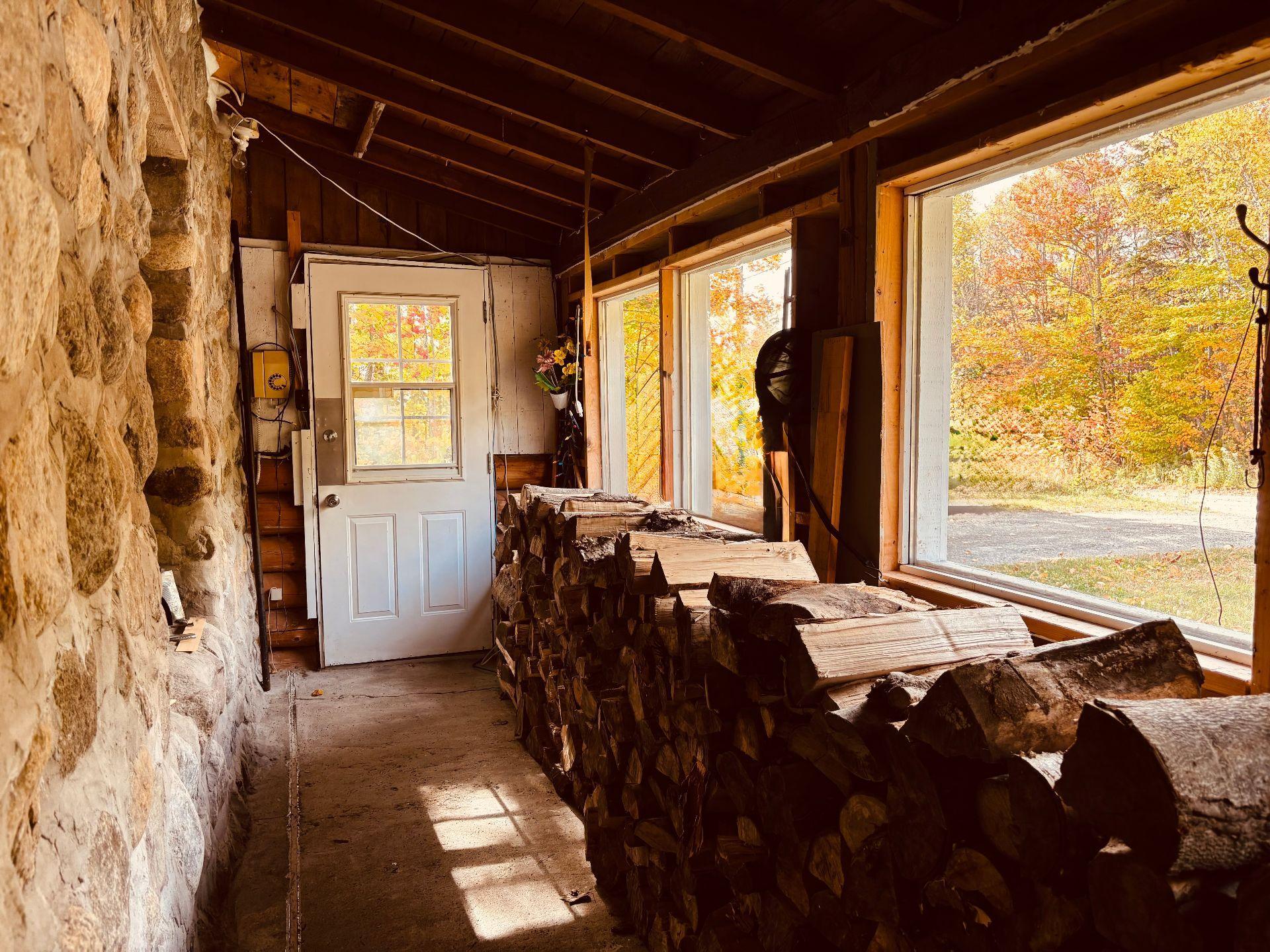 









588


Ch. de l'Artisan

,
Sainte-Lucie-des-Laurentides,




QC
J0T2J0

