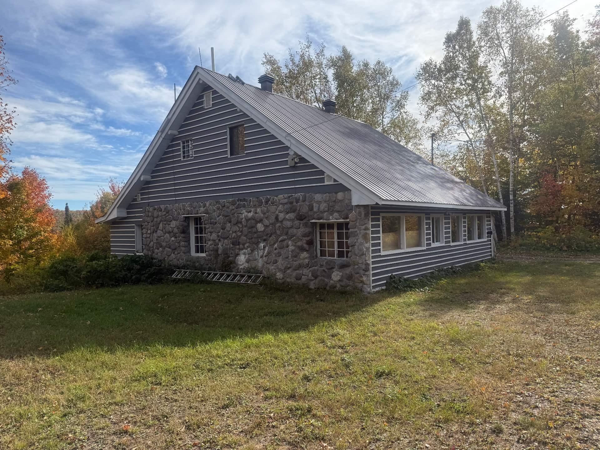 









588


Ch. de l'Artisan

,
Sainte-Lucie-des-Laurentides,




QC
J0T2J0

