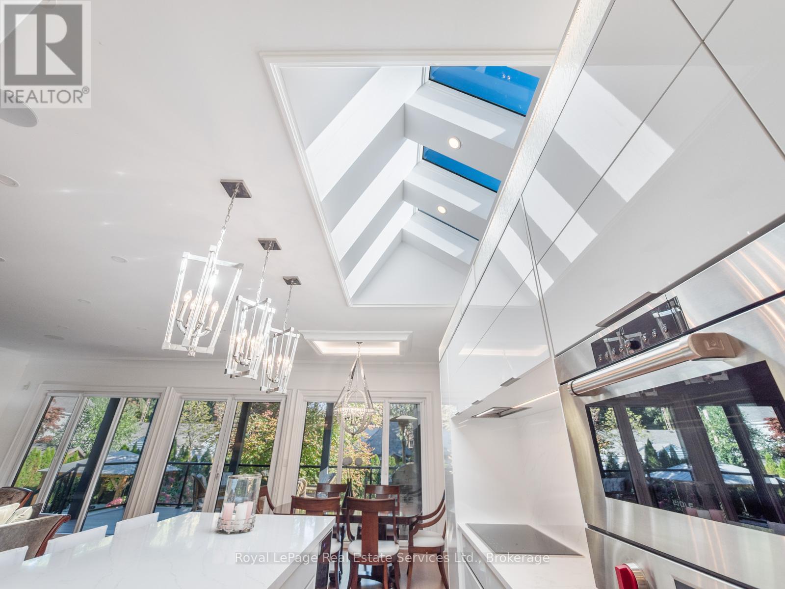 












36 ANDERSON STREET

,
Oakville (CO Central),




Ontario
L6K1A5

