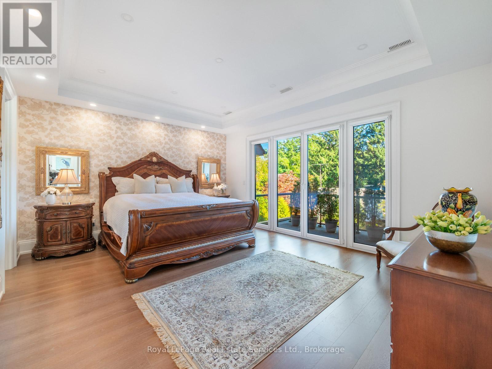 












36 ANDERSON STREET

,
Oakville (CO Central),




Ontario
L6K1A5

