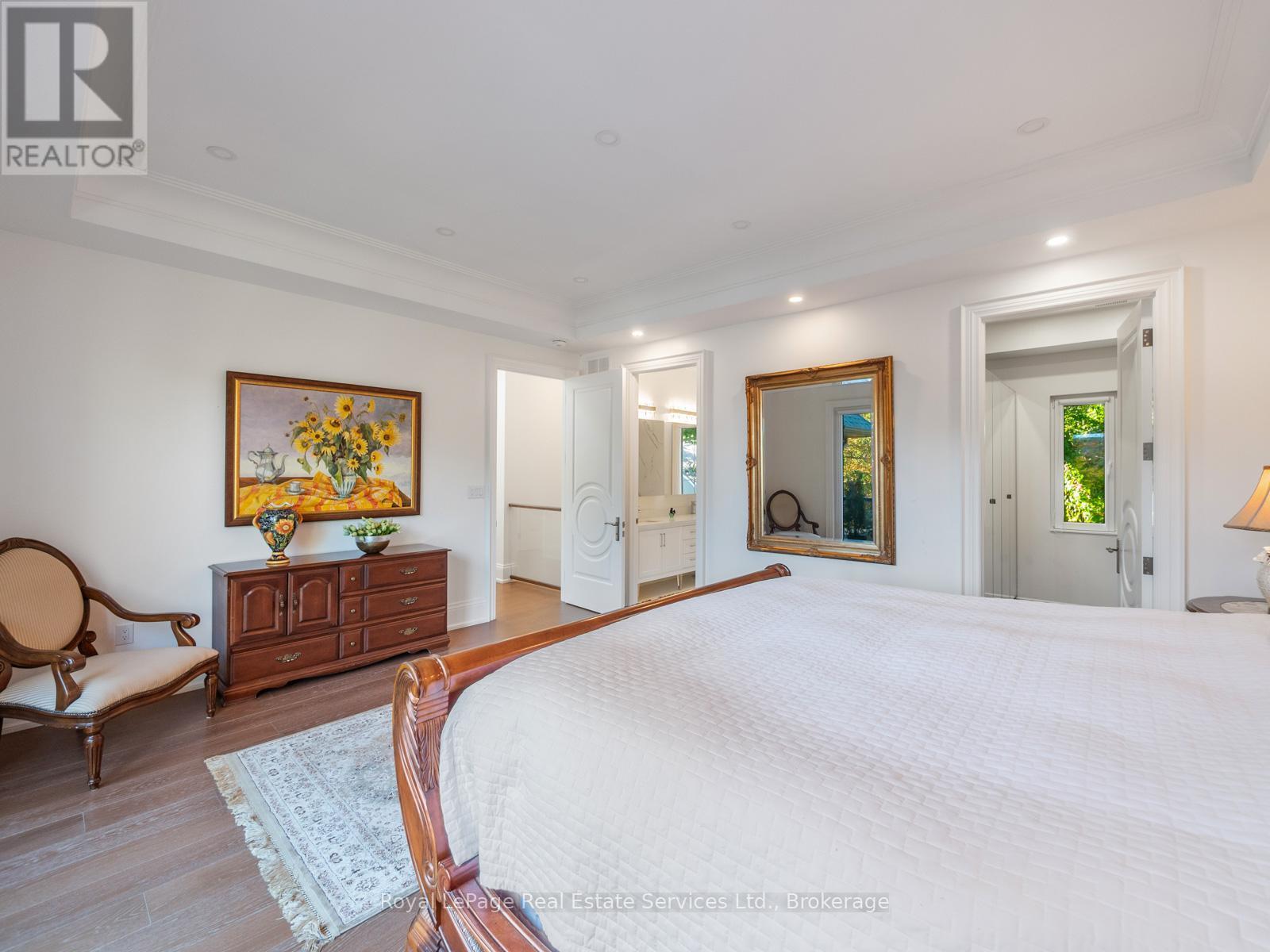 












36 ANDERSON STREET

,
Oakville (CO Central),




Ontario
L6K1A5

