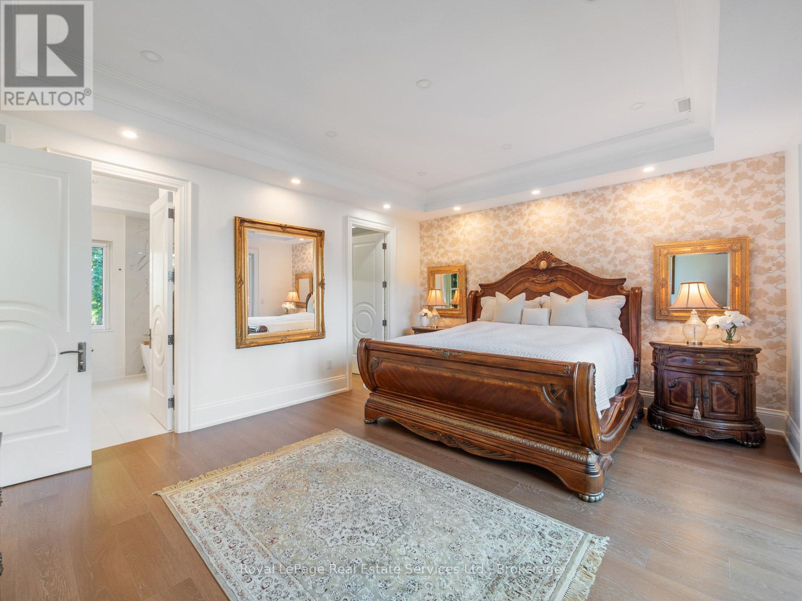 












36 ANDERSON STREET

,
Oakville (CO Central),




Ontario
L6K1A5

