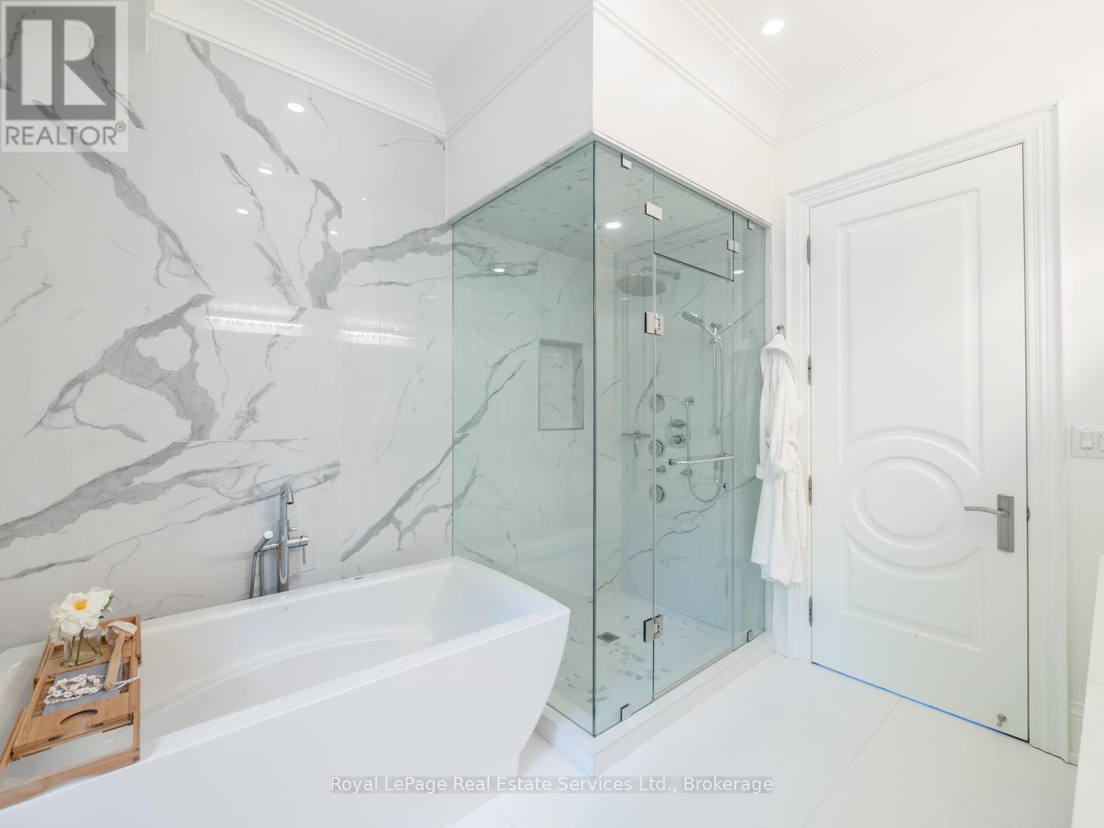 












36 ANDERSON STREET

,
Oakville (CO Central),




Ontario
L6K1A5

