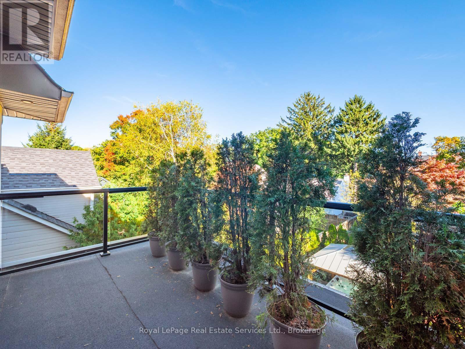 












36 ANDERSON STREET

,
Oakville (CO Central),




Ontario
L6K1A5

