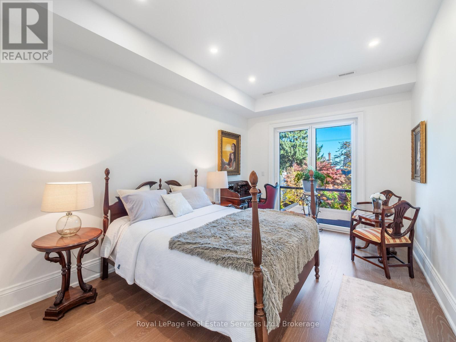 












36 ANDERSON STREET

,
Oakville (CO Central),




Ontario
L6K1A5

