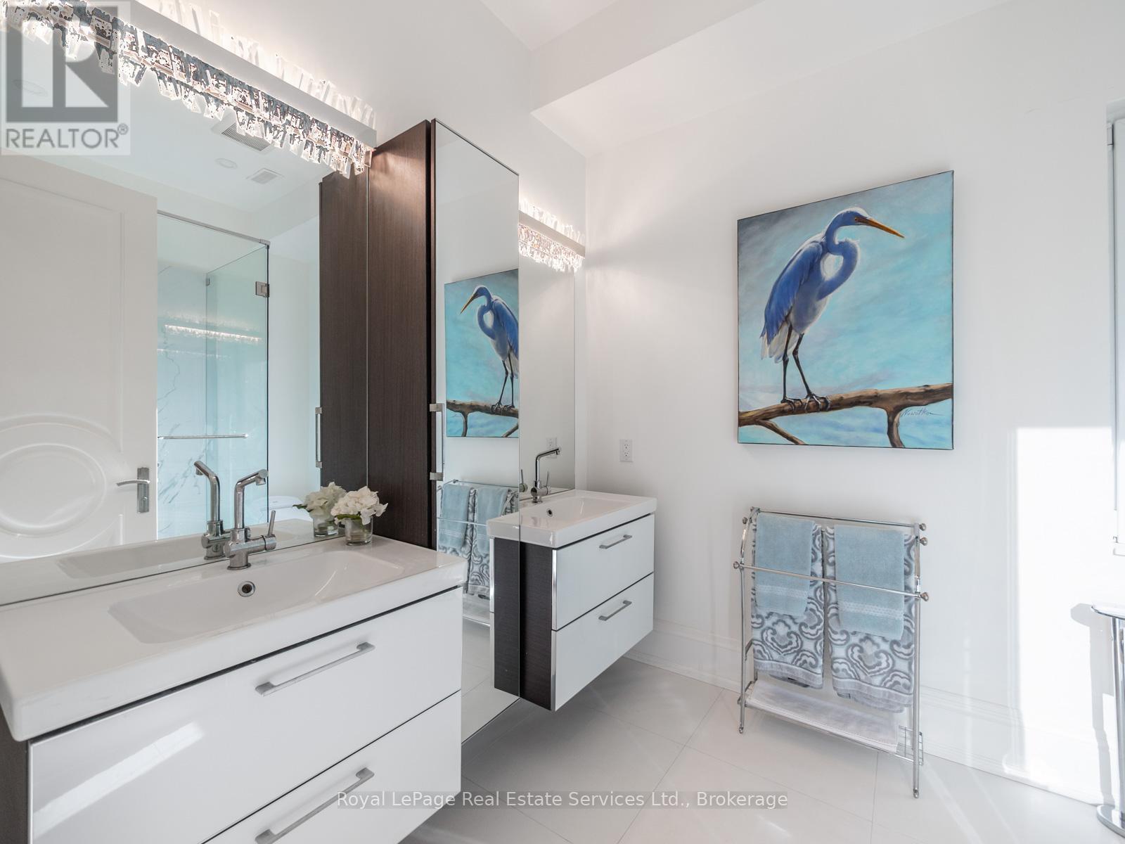 












36 ANDERSON STREET

,
Oakville (CO Central),




Ontario
L6K1A5

