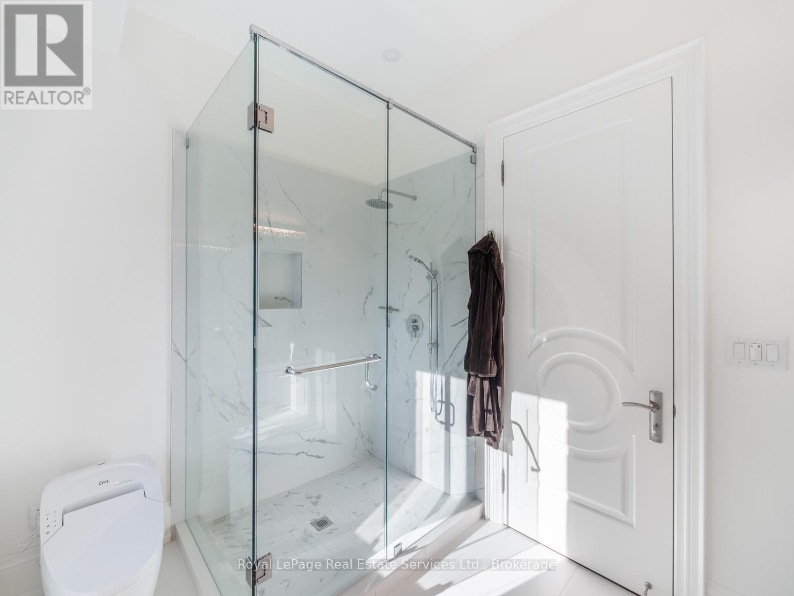 












36 ANDERSON STREET

,
Oakville (CO Central),




Ontario
L6K1A5

