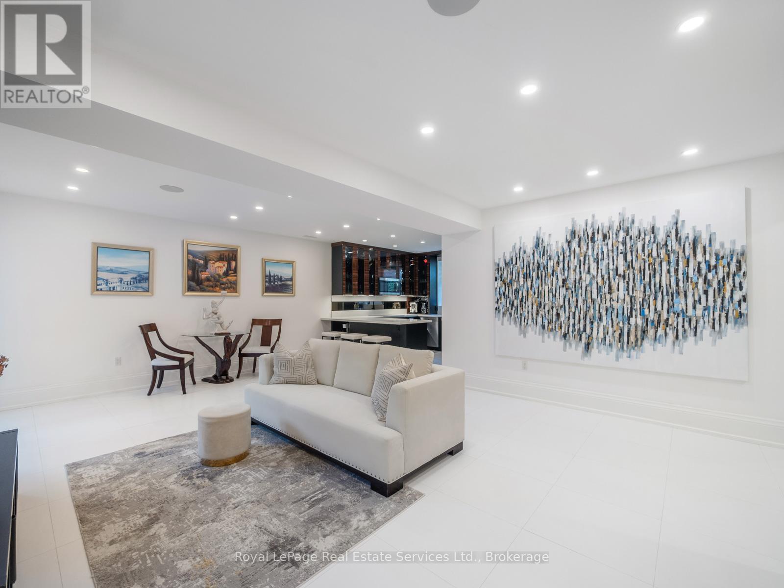 












36 ANDERSON STREET

,
Oakville (CO Central),




Ontario
L6K1A5

