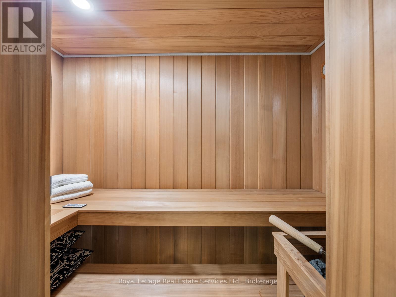 












36 ANDERSON STREET

,
Oakville (CO Central),




Ontario
L6K1A5

