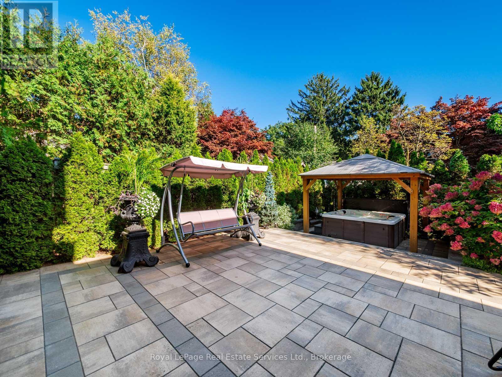 












36 ANDERSON STREET

,
Oakville (CO Central),




Ontario
L6K1A5

